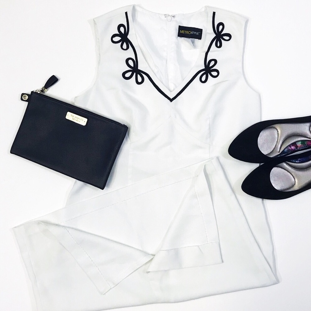 [MetroStyle] V-Neck Midi Dress